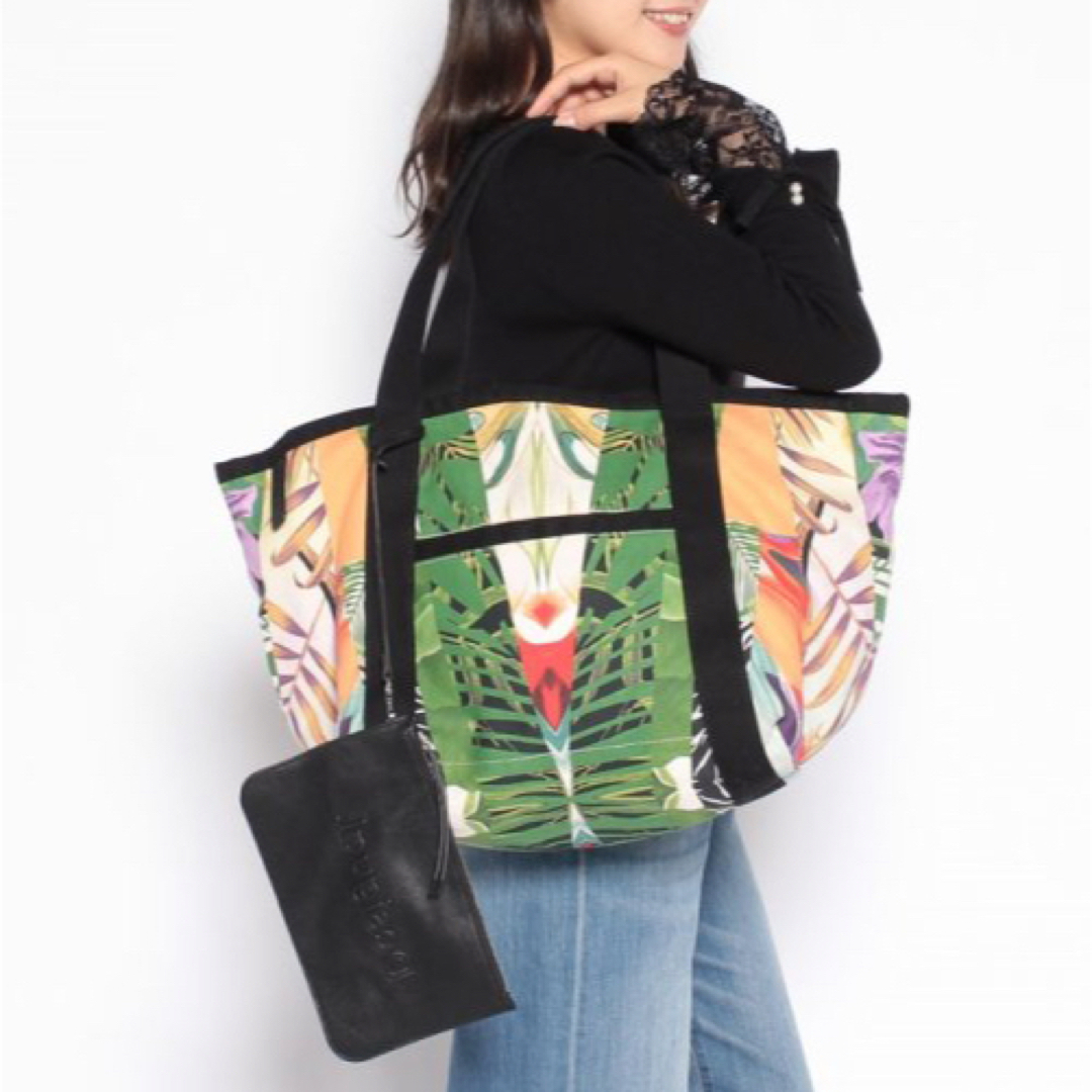 DESIGUAL(デシグアル)の新品✨タグ付き♪定価15,900円　デシグアル　トートバッグ　　大特価‼️ レディースのバッグ(トートバッグ)の商品写真