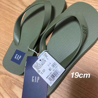 ギャップ(GAP)の＊ギャップ・CAPピーチサンダル・カーキ新品タグ付き19cm＊(サンダル)