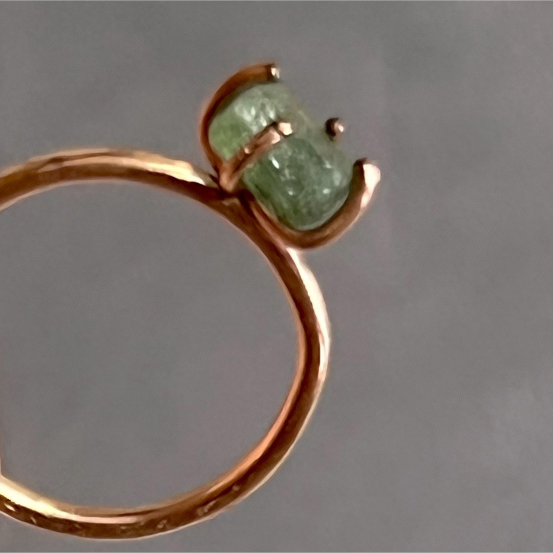 エメラルド　原石　ピンキーリング　イヤーカフ　2way レディースのアクセサリー(リング(指輪))の商品写真