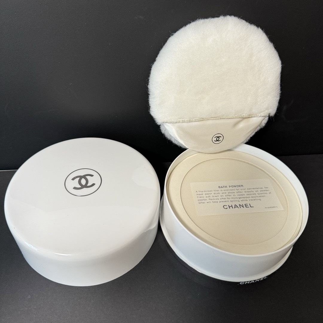 CHANEL(シャネル)のCHANEL  N°19 BATH POWDER 8oz 227g コスメ/美容のボディケア(ボディパウダー)の商品写真