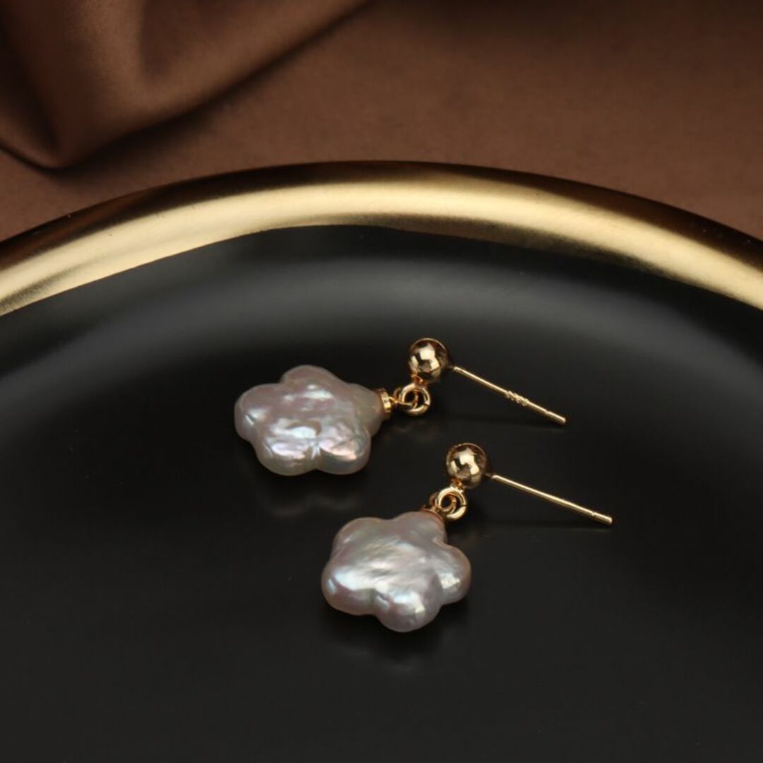 本真珠 淡水パール 可愛い梅ピアス シルバー925ポスト 金メッキ レディースのアクセサリー(ピアス)の商品写真