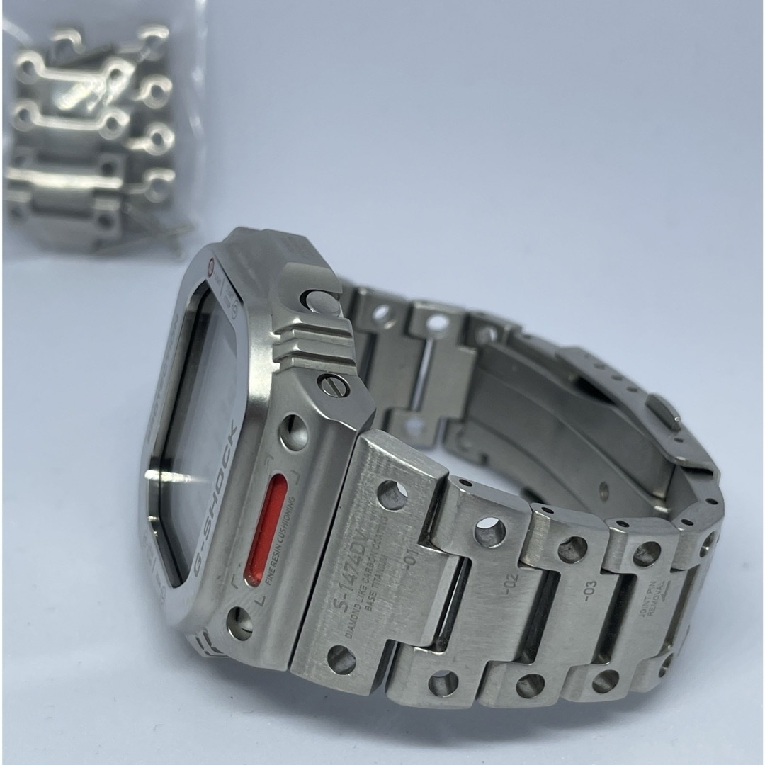 G-SHOCK(ジーショック)のG-SHOCK GMW-B5000TVA MOD シルバー メンズの時計(腕時計(デジタル))の商品写真