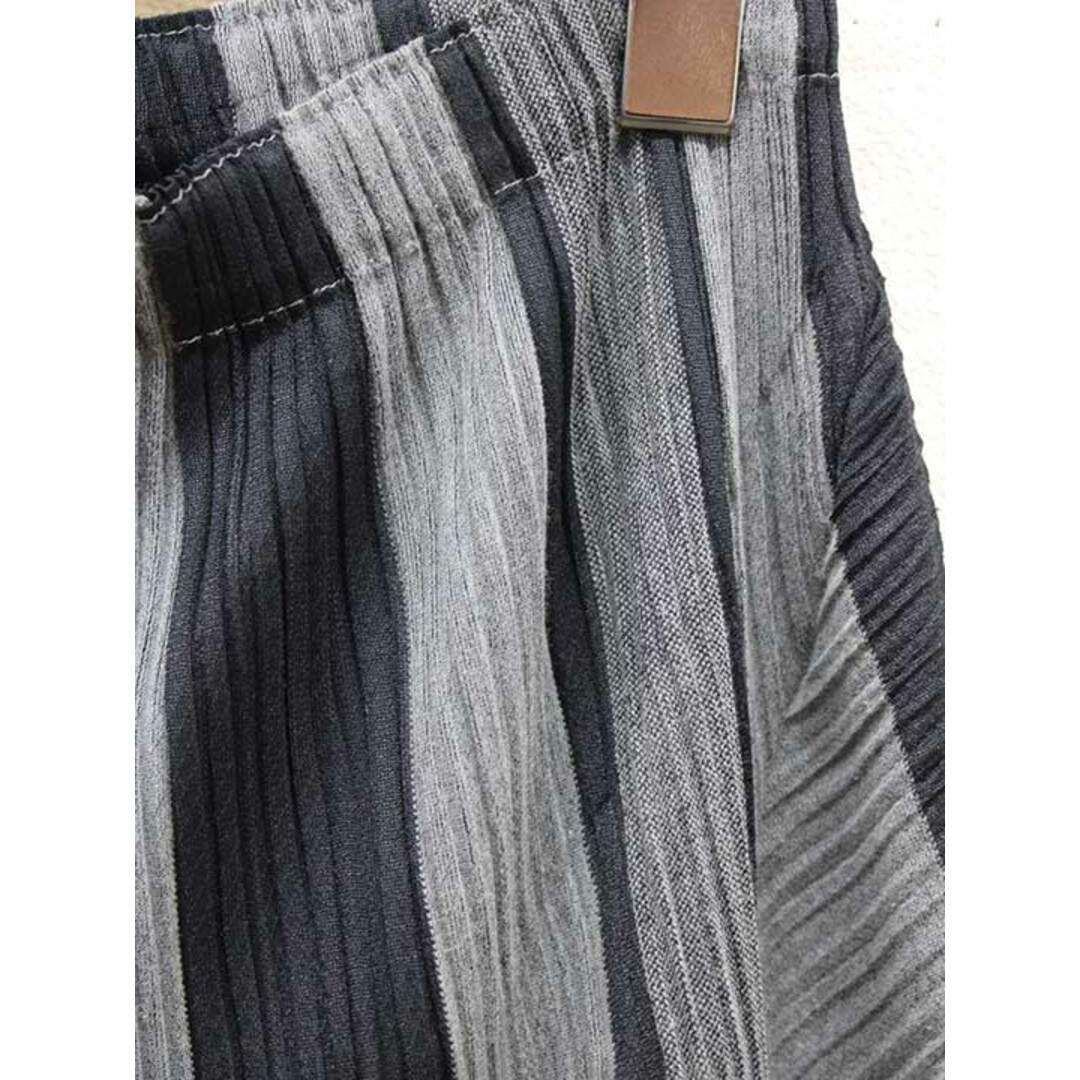 ISSEY MIYAKE(イッセイミヤケ)の【春物 新入荷】‡イッセイミヤケ/ISSEY MIYAKE‡パンツ/十分丈 ブラック/黒×グレー レディース 3【中古】春夏  203042 レディースのパンツ(その他)の商品写真