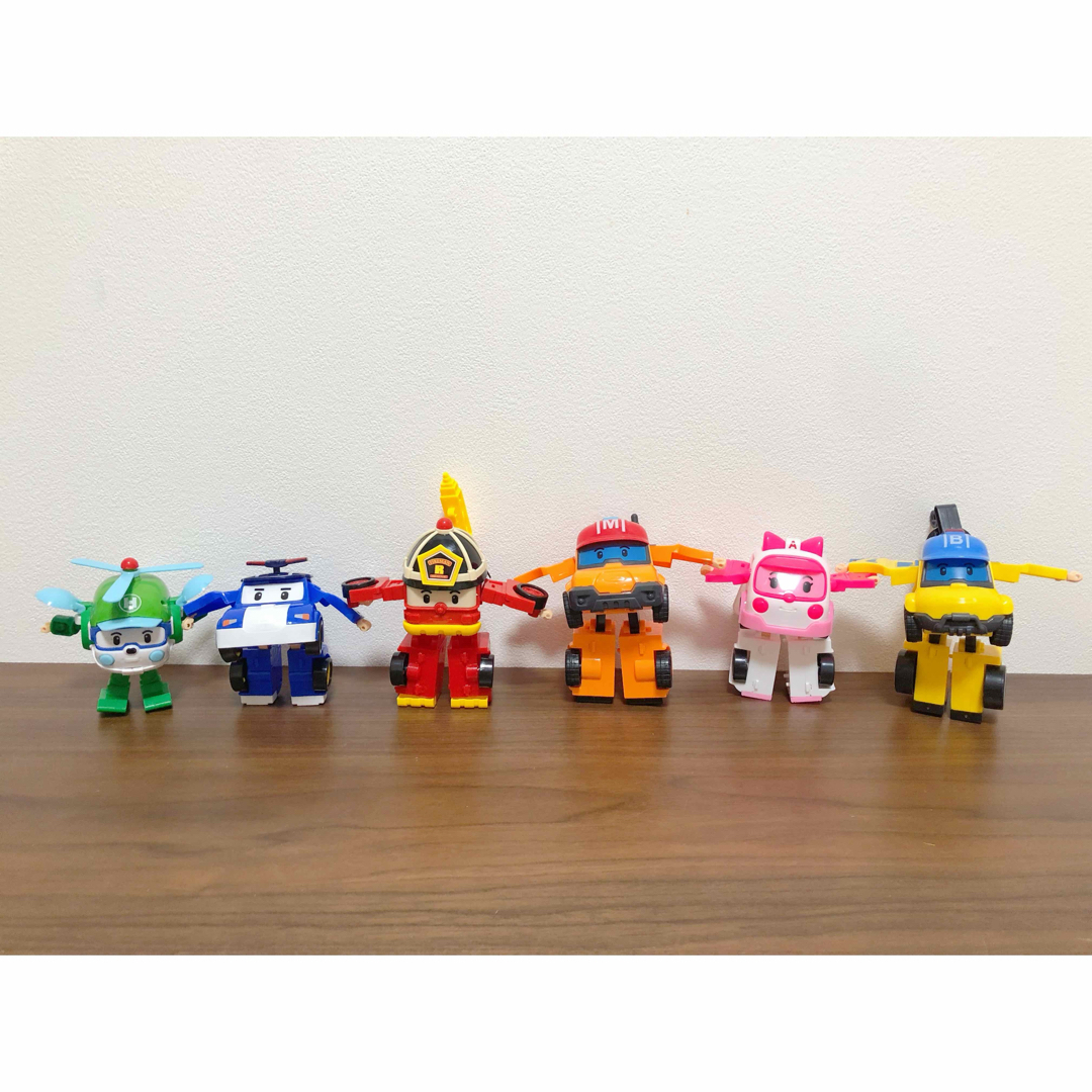 新品　大人気アニメ　ロボカーポリー　6台セット　変身変形ロボット　ミニカー エンタメ/ホビーのおもちゃ/ぬいぐるみ(ミニカー)の商品写真