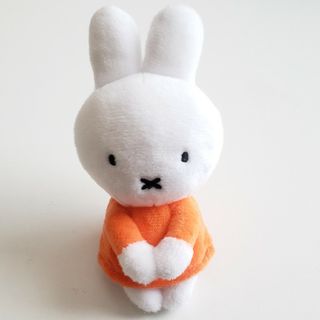 ミッフィー(miffy)のミッフィー ちょっこりさん ぬいぐるみ(ぬいぐるみ)