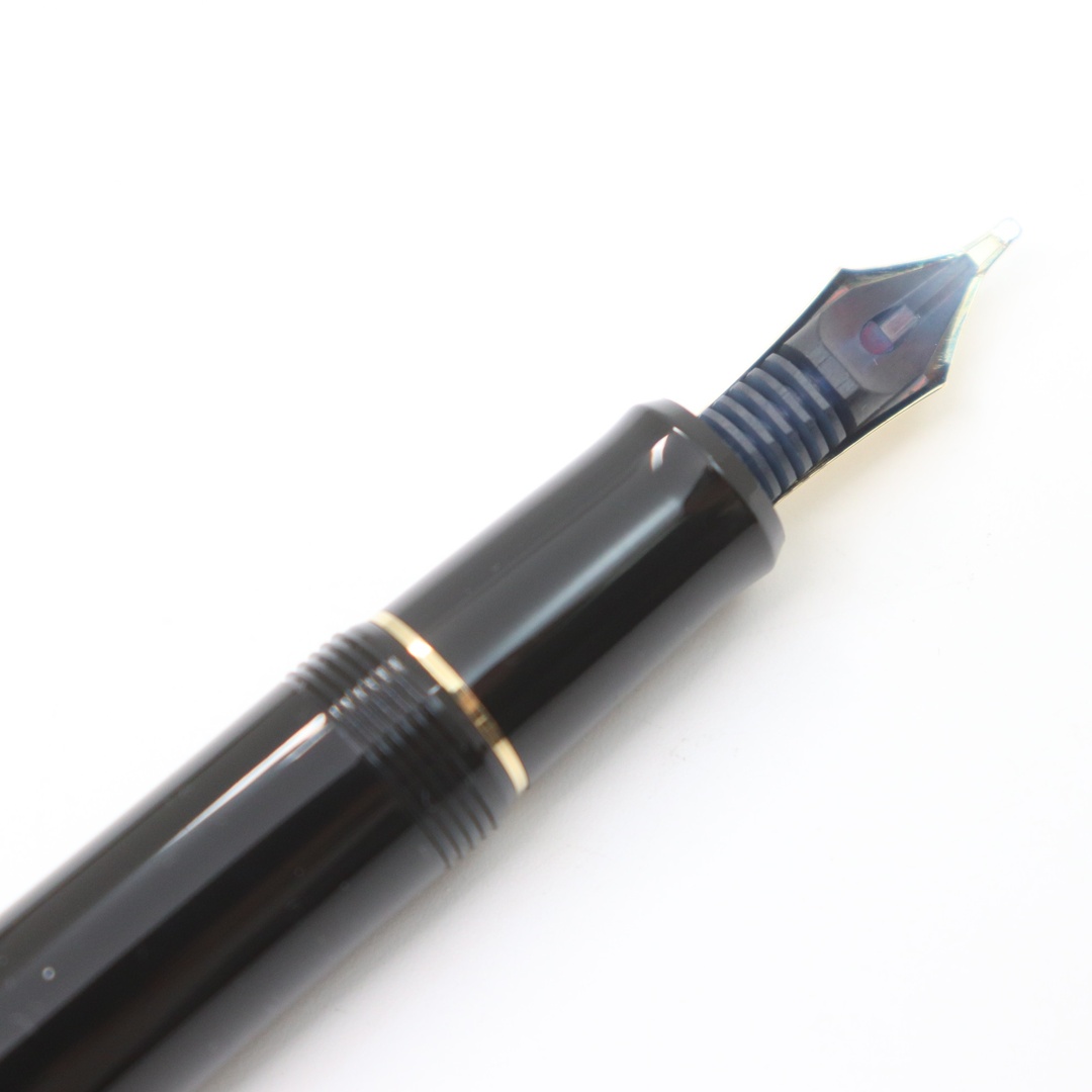 PILOT(パイロット)のIT4CLMKONK6M 新品 保管品 PILOT パイロット 万年筆 FKK-2000R 742 ペン先14K ブラック カートリッジインキ付き ネーム有 インテリア/住まい/日用品の文房具(ペン/マーカー)の商品写真