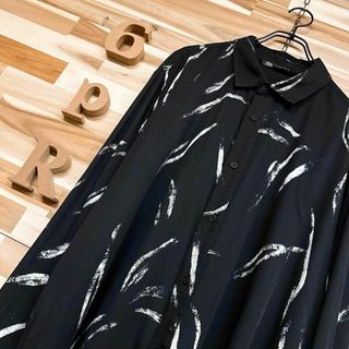 ザラ(ZARA)の【ザラ】ZARA デザイン 長袖シャツ モノトーン 羽根 羽 XL 黒×白(シャツ)