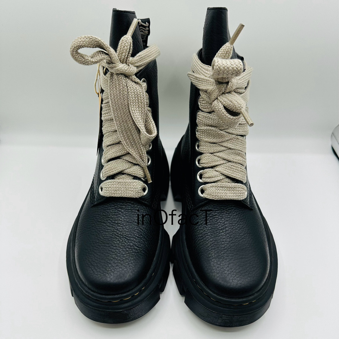 Rick Owens(リックオウエンス)のリックオウエンス× ドクターマーチン 1460 DMXL ジャンボレース ブーツ メンズの靴/シューズ(ブーツ)の商品写真