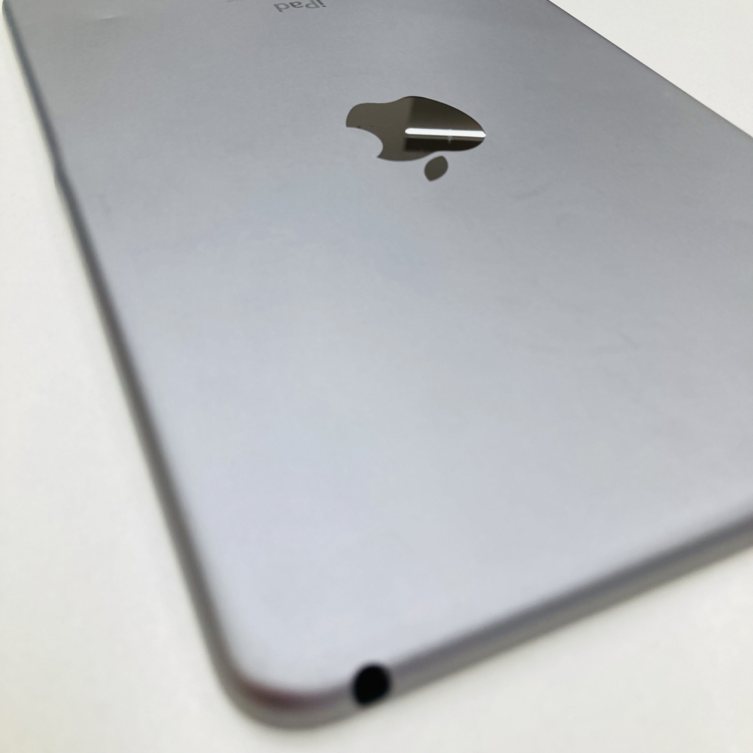 iPad(アイパッド)のiPad mini 4 / 128GB / ドコモ 黒 グレー スマホ/家電/カメラのPC/タブレット(タブレット)の商品写真