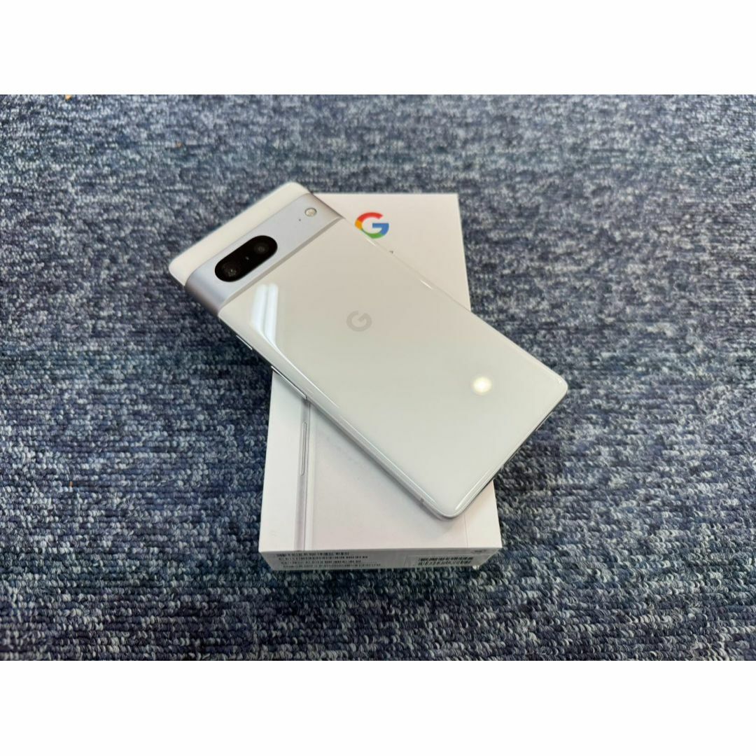Google Pixel(グーグルピクセル)の美品 Google Pixel 7 128GB 5G  スノー（国内正規品） スマホ/家電/カメラのスマートフォン/携帯電話(スマートフォン本体)の商品写真