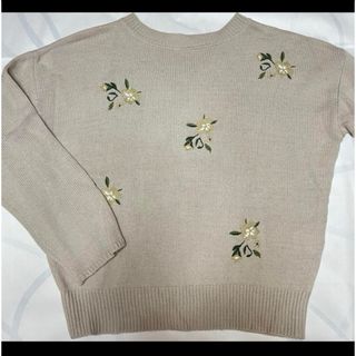 花柄刺繍のグレーニット(ニット/セーター)