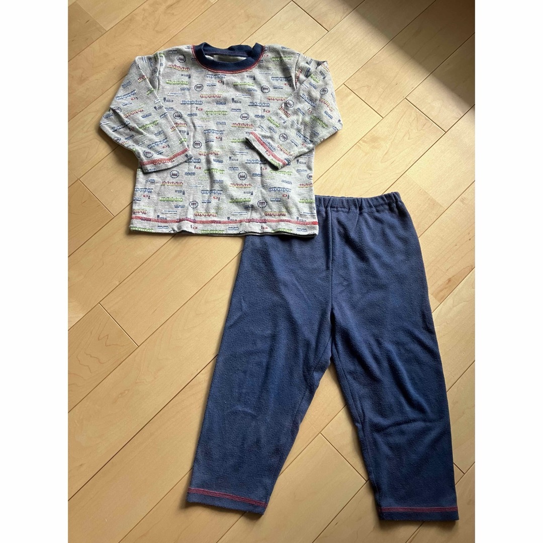 キッズ　長袖パジャマ　100 キッズ/ベビー/マタニティのキッズ服男の子用(90cm~)(パジャマ)の商品写真