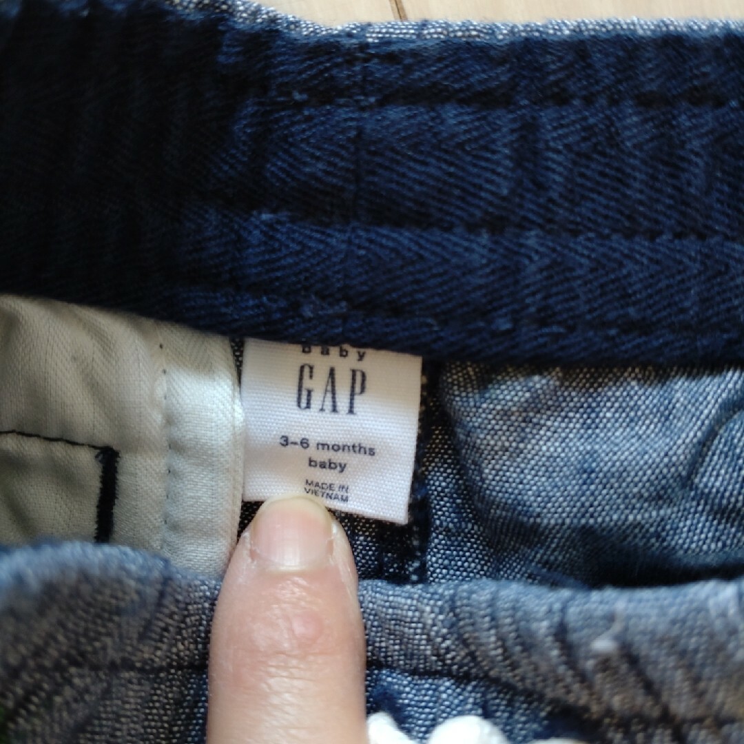 babyGAP(ベビーギャップ)のベビーギャップ、カーターズ半ズボン3〜6month キッズ/ベビー/マタニティのベビー服(~85cm)(パンツ)の商品写真