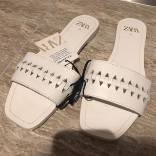 ザラ(ZARA)の【新品未使用タグ付】Zara サンダル　36(サンダル)