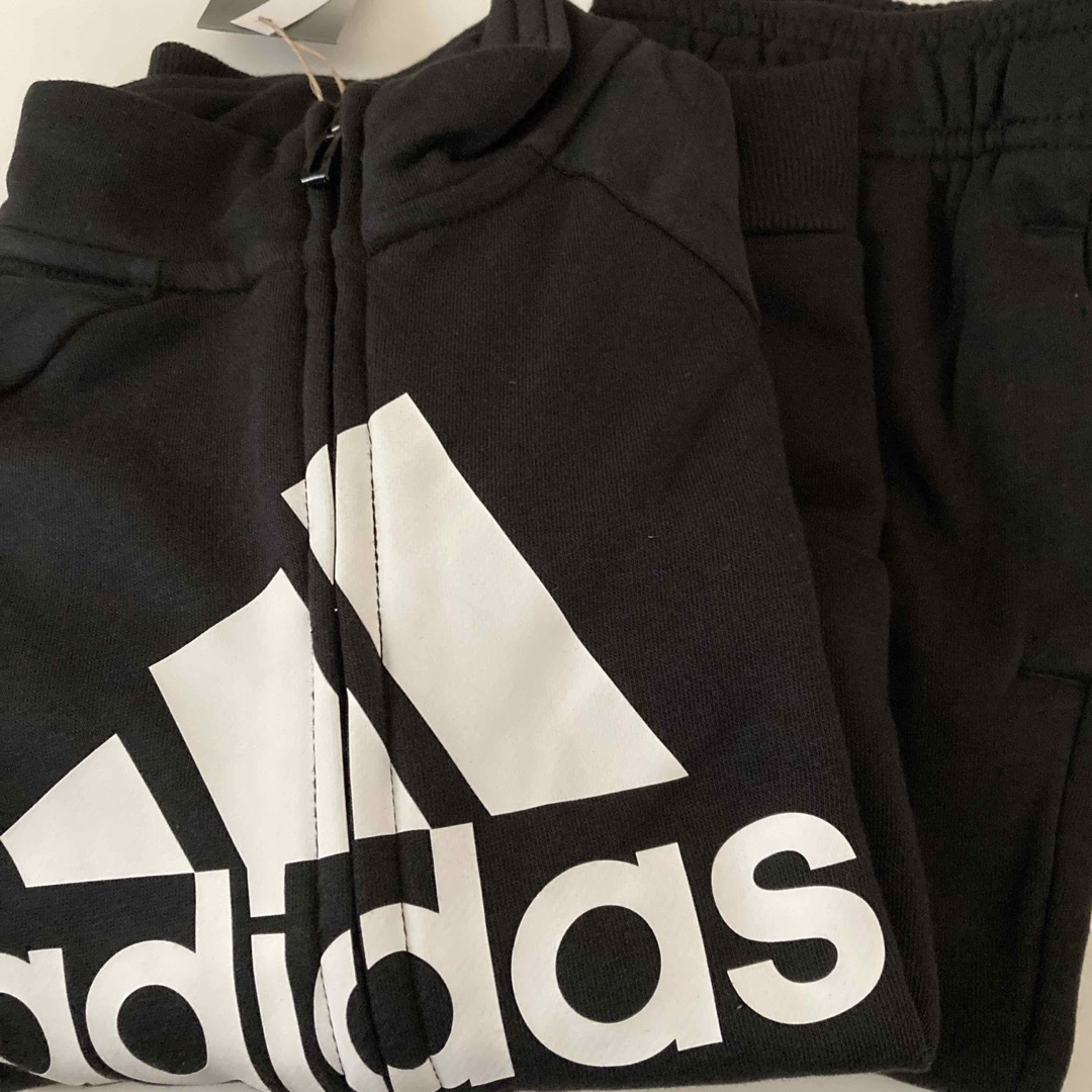 adidas(アディダス)の新品 adidas ジャージ 上下セット トラックスーツ キッズ 黒 130 キッズ/ベビー/マタニティのキッズ服女の子用(90cm~)(その他)の商品写真