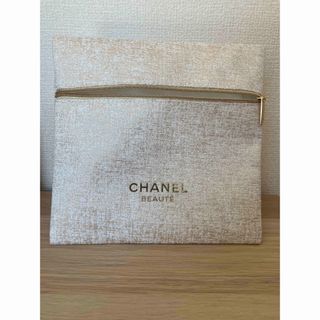 シャネル(CHANEL)の新品　シャネル　2023ホリデー限定　ノベルティ　薄ポーチ　ベージュ　(ポーチ)