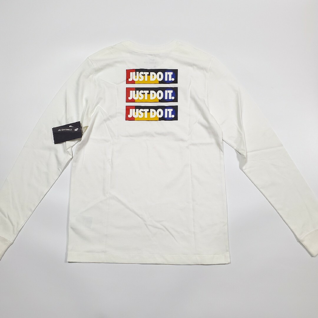 NIKE(ナイキ)の新品 NIKEナイキ バックプリント ロンT CU7391-010 ホワイト メンズのトップス(Tシャツ/カットソー(七分/長袖))の商品写真