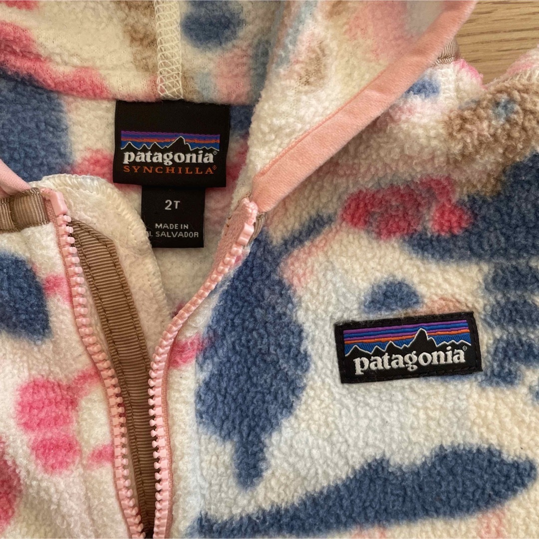 patagonia(パタゴニア)のパタゴニア フリースパーカー キッズ/ベビー/マタニティのキッズ服女の子用(90cm~)(ジャケット/上着)の商品写真