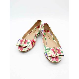 フェラガモ(Ferragamo)の【春物 新入荷】★FERRAGAMO/フェラガモ★CAPUA/花柄リボンパンプス/おしゃれ/エレガント/パンプス/シューズ/靴 ピンク×マルチカラー レディース 7D【中古】春夏 712042(その他)