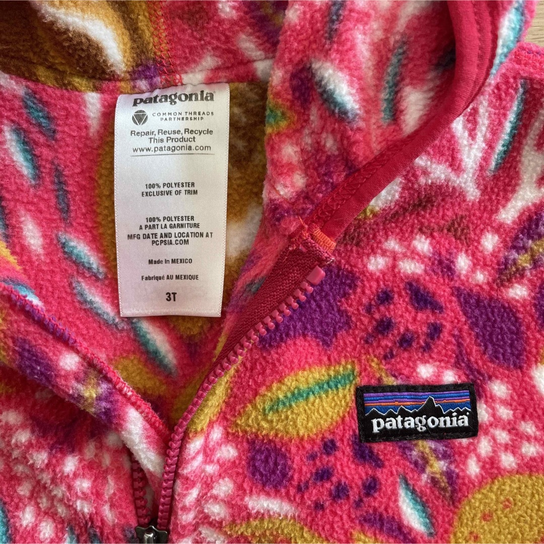 patagonia(パタゴニア)のパタゴニア フリースパーカー キッズ/ベビー/マタニティのキッズ服女の子用(90cm~)(ジャケット/上着)の商品写真