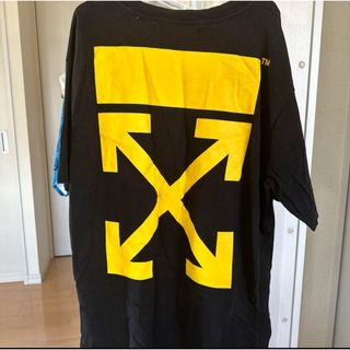 オフホワイト(OFF-WHITE)の本日限定SALE❗️off-white Tシャツ　Sサイズ　大きめ(Tシャツ/カットソー(半袖/袖なし))