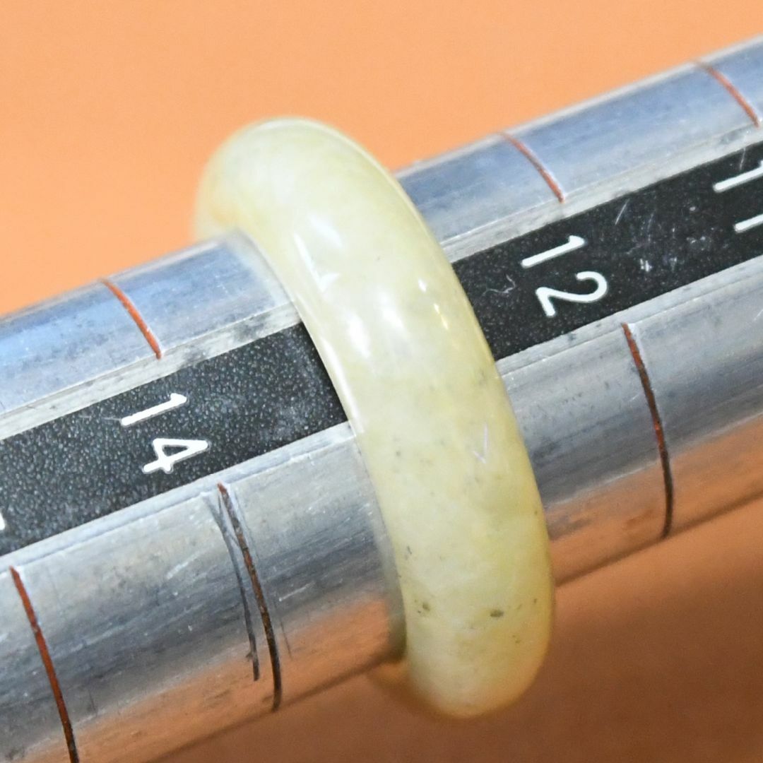 J1248　ヒスイ　翡翠　リング　指輪　13号　ミャンマー　ジェイド　送料込 レディースのアクセサリー(リング(指輪))の商品写真