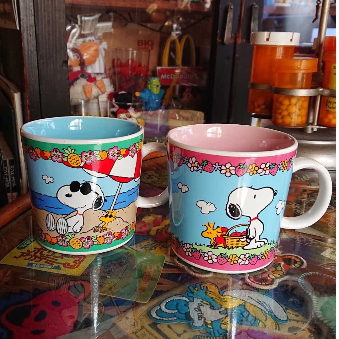 SNOOPY(スヌーピー)のUSJ スヌーピーマグカップ 2個セット インテリア/住まい/日用品のキッチン/食器(食器)の商品写真