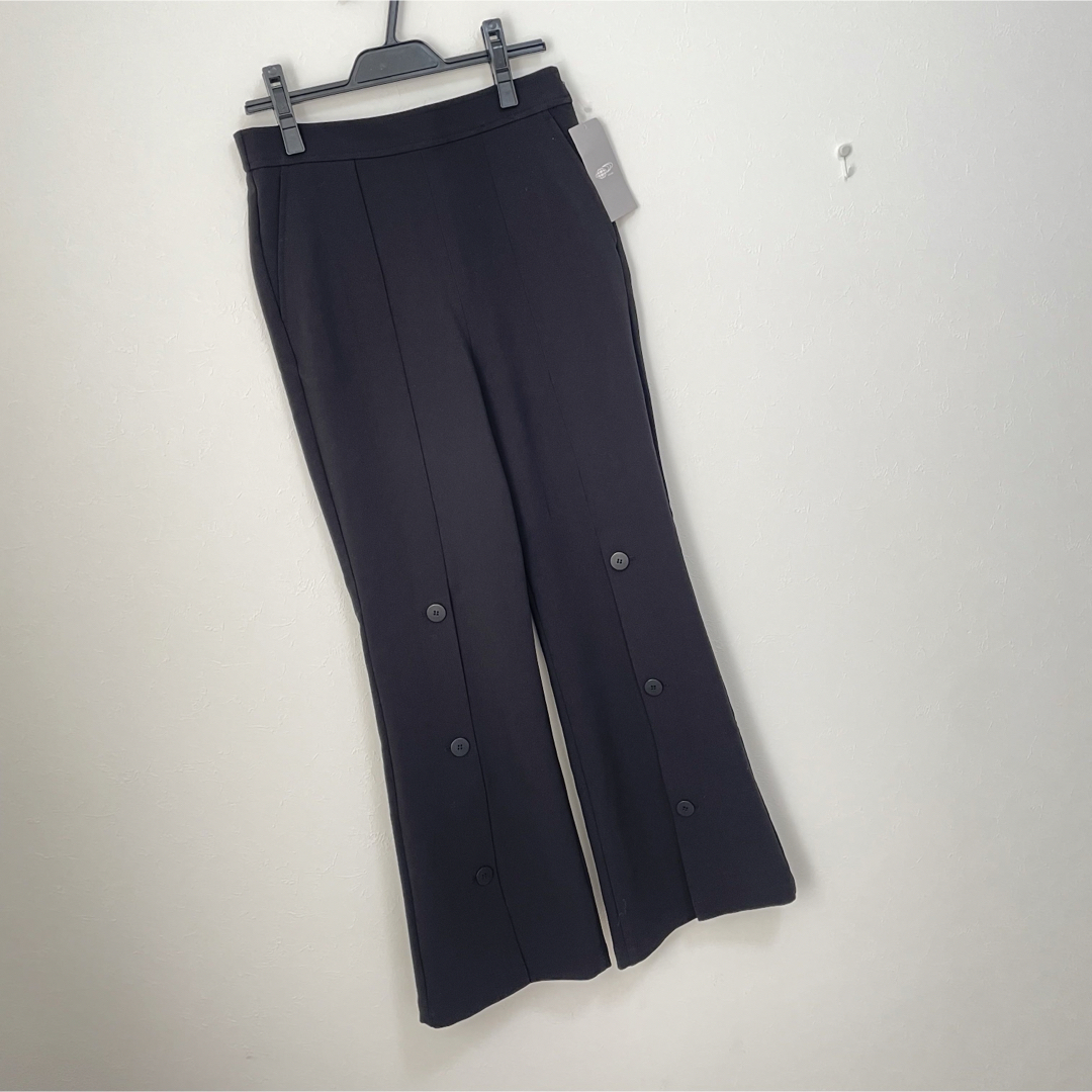 Ray BEAMS(レイビームス)のRay BEAMS / フロントボタン フレア パンツ レディースのパンツ(カジュアルパンツ)の商品写真