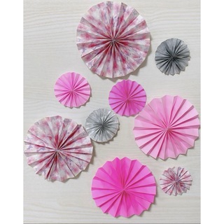 折り紙　ピンク　ペーパーファン　飾りつけ　女の子　お祝い飾り　お祝い装飾　壁面(型紙/パターン)