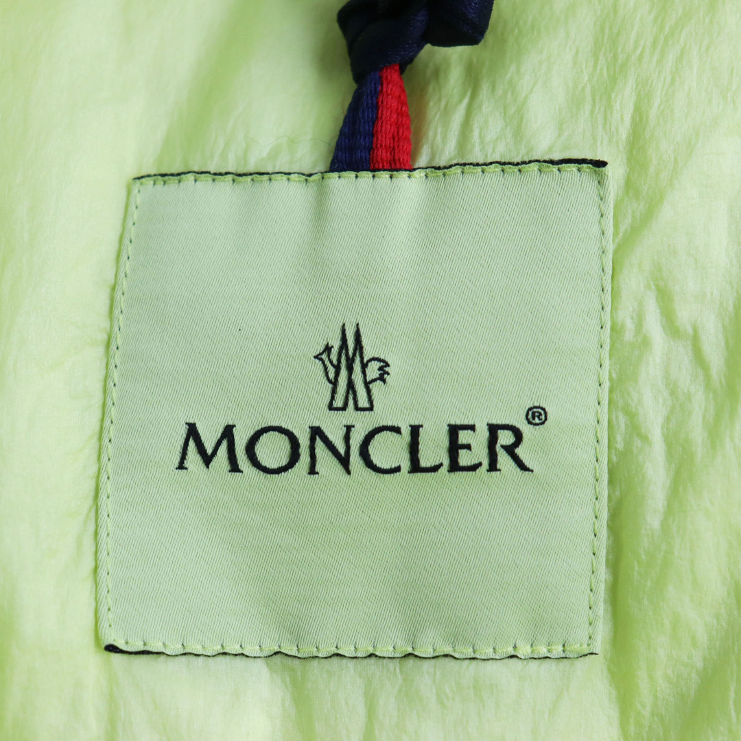 MONCLER(モンクレール)の未使用品 MONCLER モンクレール 2021年製 PAVIOT ロゴパイピング フーデッドダウンジャケット イエロー 2 ハンガー付き 正規品 メンズ メンズのジャケット/アウター(ダウンジャケット)の商品写真