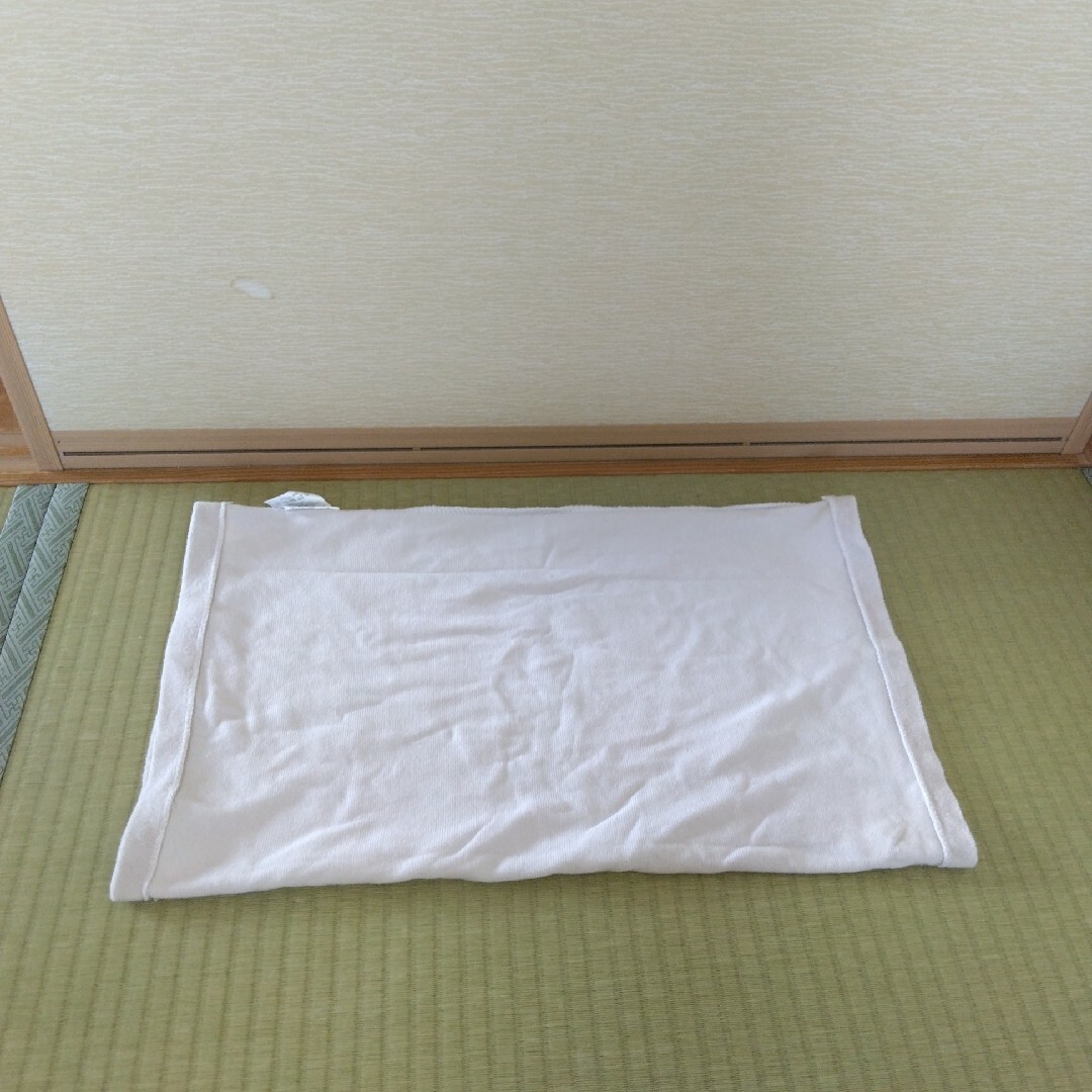 枕カバー　筒型　薄いベージュ色 インテリア/住まい/日用品の寝具(シーツ/カバー)の商品写真
