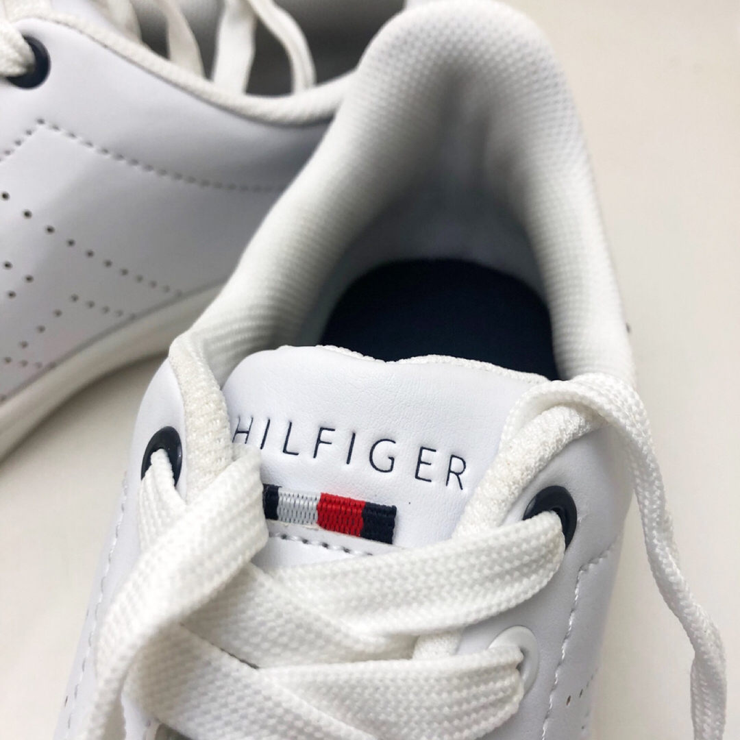 TOMMY HILFIGER(トミーヒルフィガー)の新品 トミーヒルフィガー スニーカー LISTON ホワイト 25.5cm メンズの靴/シューズ(スニーカー)の商品写真