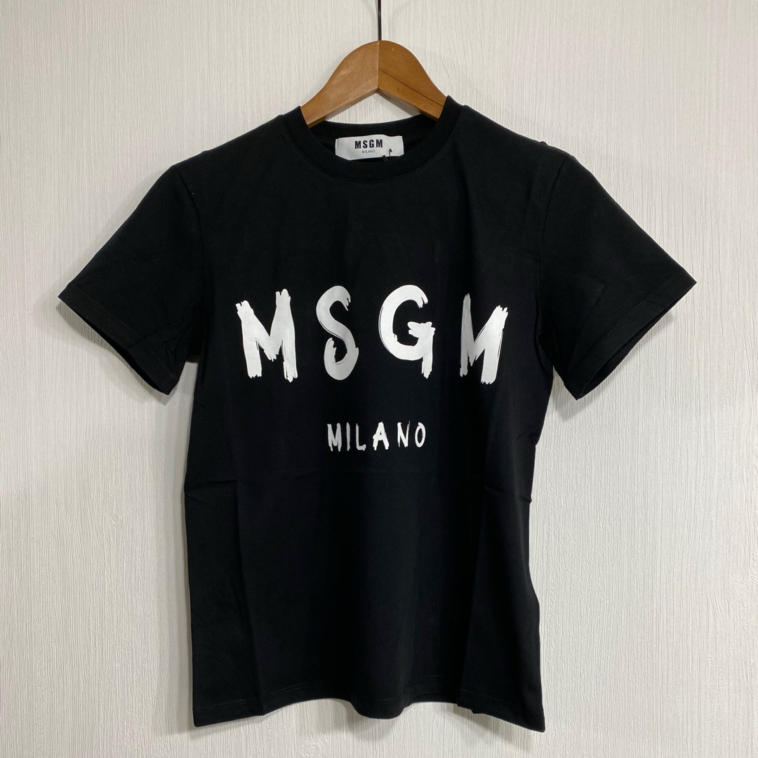 MSGM(エムエスジイエム)の新品　MSGM レディース ロゴTシャツ ブラック　半袖　黒　プレゼント　ギフト レディースのトップス(Tシャツ(半袖/袖なし))の商品写真