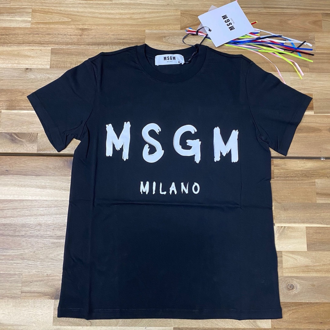 MSGM(エムエスジイエム)の新品　MSGM レディース ロゴTシャツ ブラック　半袖　黒　プレゼント　ギフト レディースのトップス(Tシャツ(半袖/袖なし))の商品写真