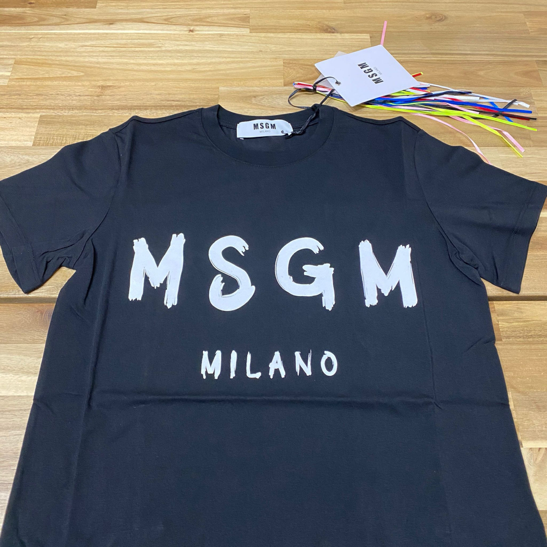 MSGM(エムエスジイエム)の新品　MSGM レディース ロゴTシャツ ブラック　半袖　黒　プレゼント　ギフト レディースのトップス(Tシャツ(半袖/袖なし))の商品写真