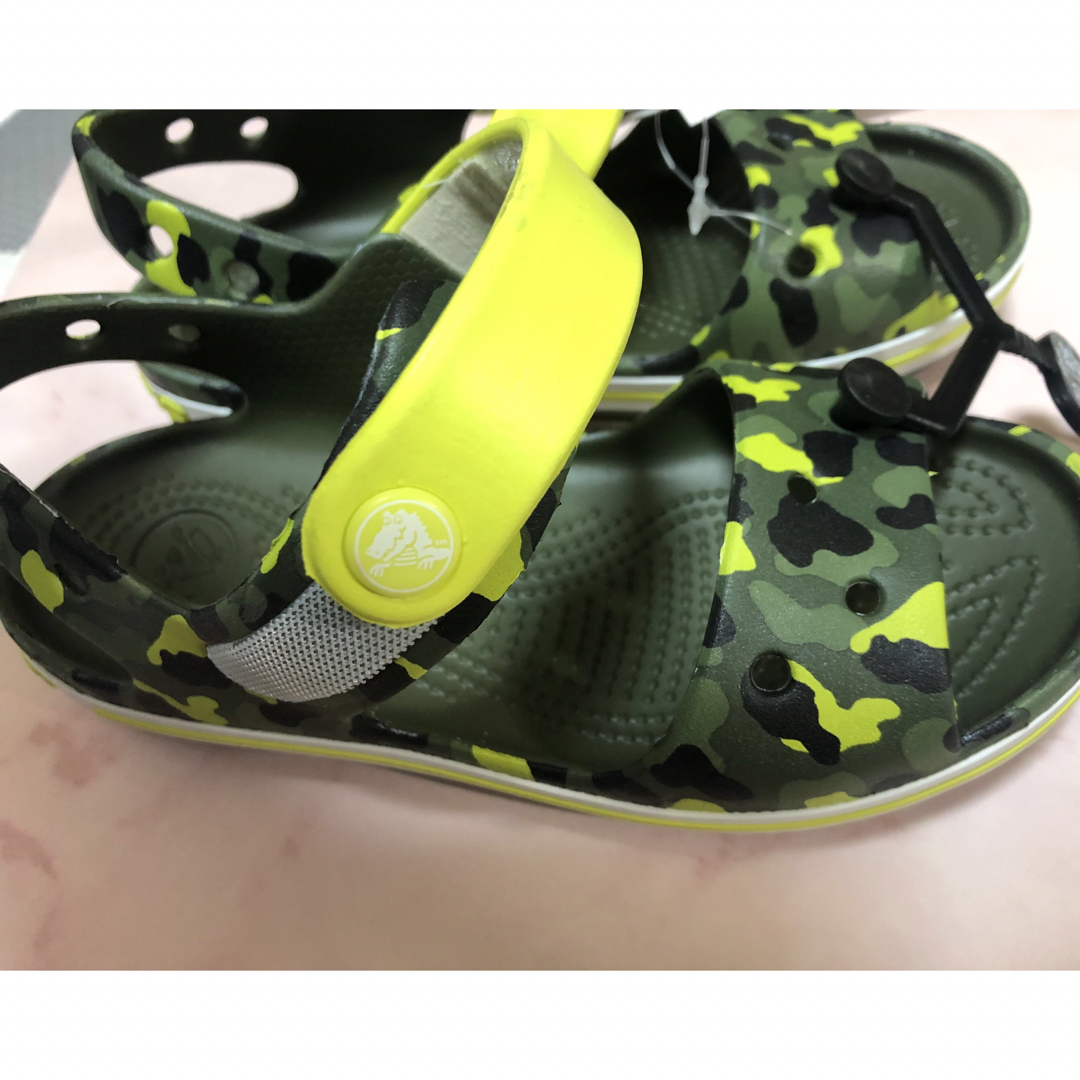 crocs(クロックス)の☆新品未使用☆crocs クロックス キッズ 子供 サンダル 18.5cm キッズ/ベビー/マタニティのキッズ靴/シューズ(15cm~)(サンダル)の商品写真