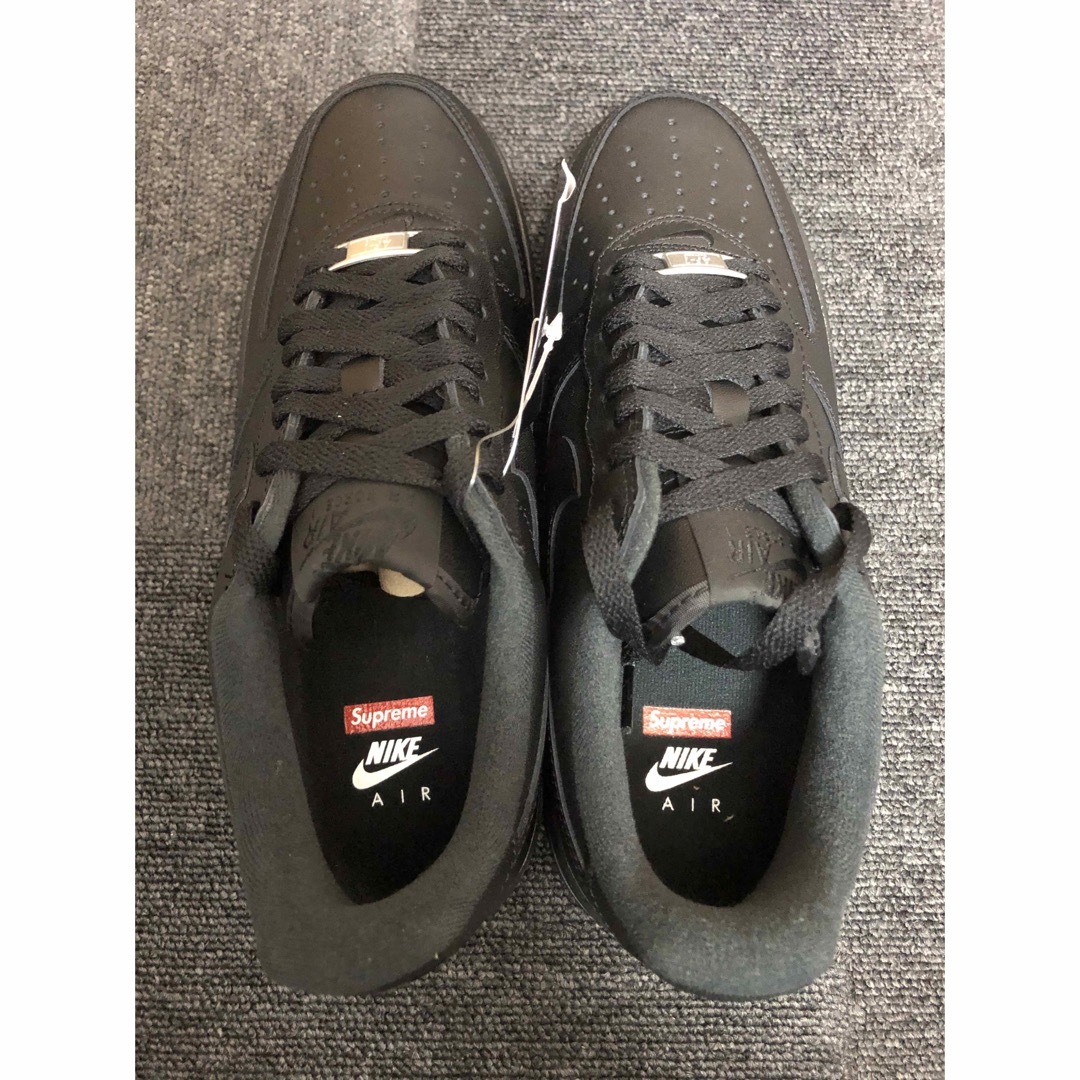 Supreme(シュプリーム)の【新品】Supreme Nike Air Force1Low Black25.5 メンズの靴/シューズ(スニーカー)の商品写真