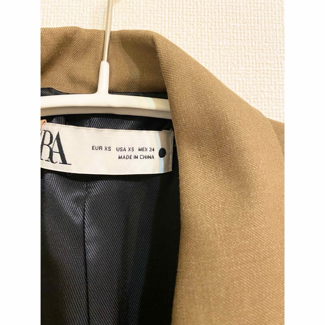 ZARA(ザラ)のZARA（ザラ）ダブルブレストジャケット XS レディースのジャケット/アウター(テーラードジャケット)の商品写真