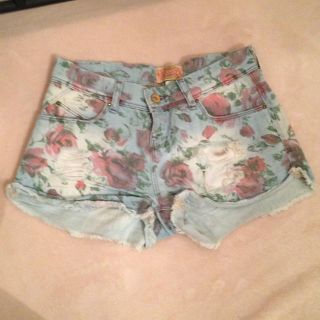 ベルシュカ(Bershka)の♡Bershka♡花柄デニムショーパン(ショートパンツ)