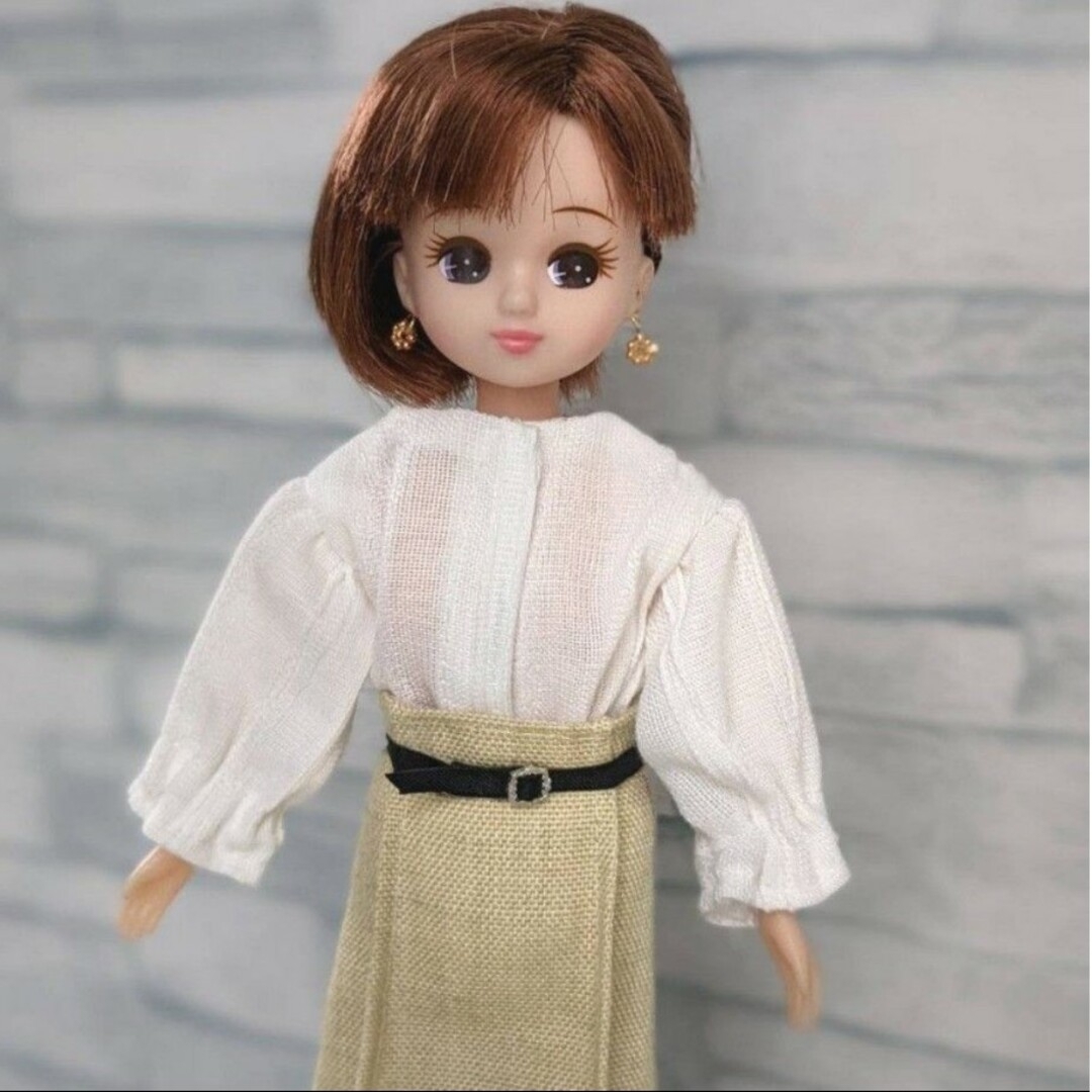 リカちゃん(リカチャン)のリカちゃん 服 洋服 ハンドメイド 着せ替え 手作りスカート 長袖 トップス ハンドメイドのぬいぐるみ/人形(人形)の商品写真