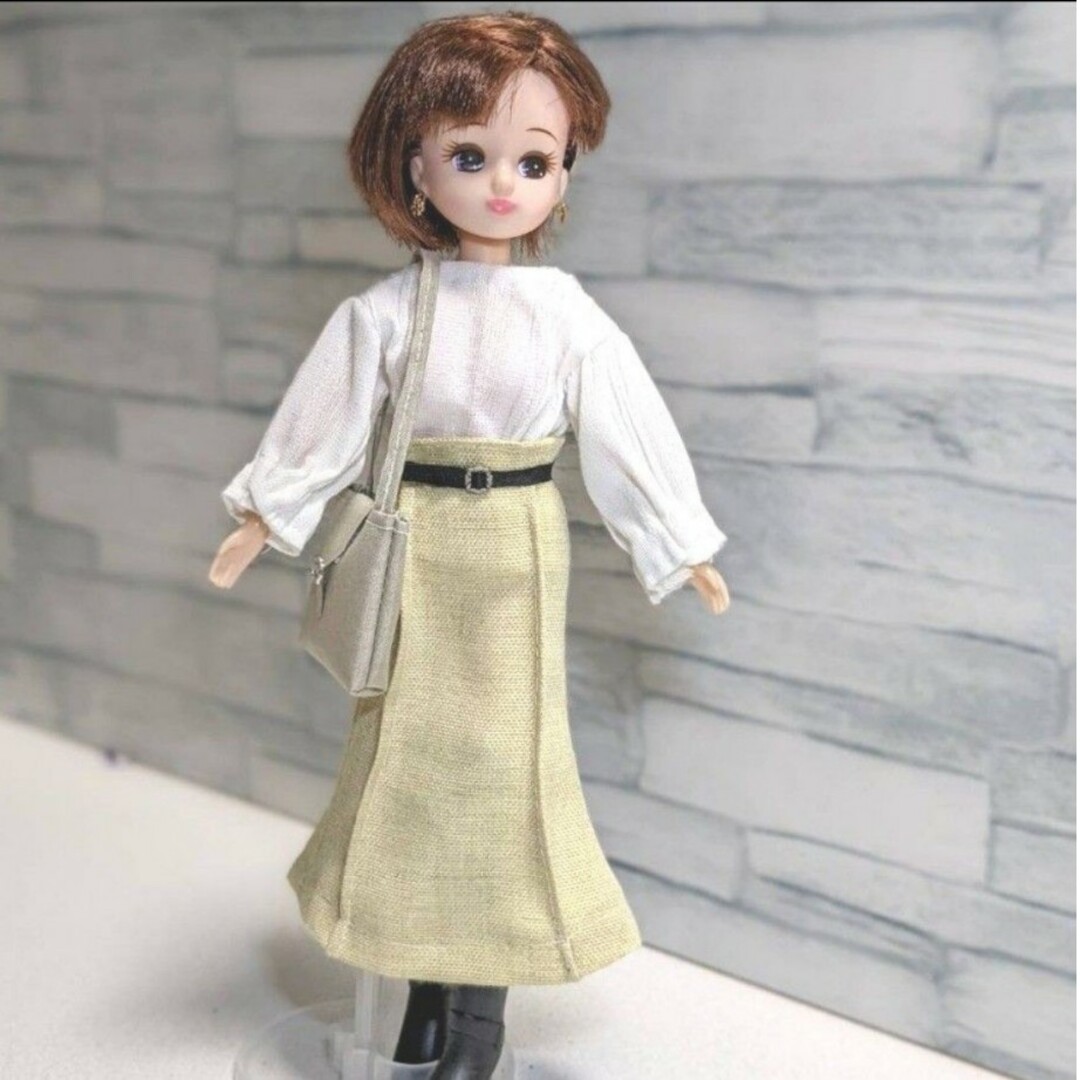 リカちゃん(リカチャン)のリカちゃん 服 洋服 ハンドメイド 着せ替え 手作りスカート 長袖 トップス ハンドメイドのぬいぐるみ/人形(人形)の商品写真