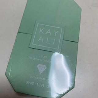 Kylie Cosmetics - KAYALI  Huda Beauty 香水　ピスタチオ