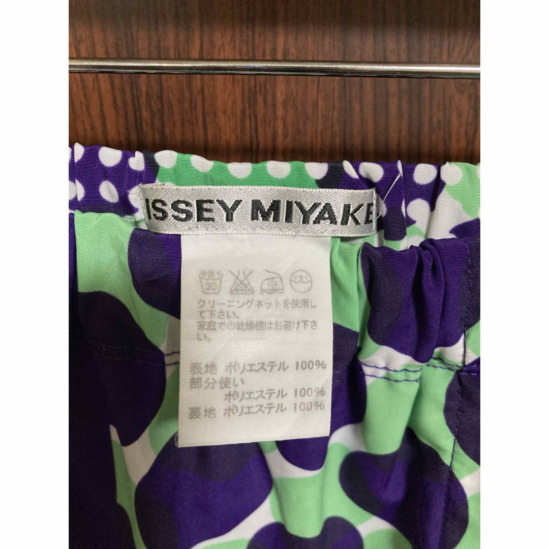 ISSEY MIYAKE(イッセイミヤケ)のISSEY MIYAKE 膝丈スカート レディースのスカート(ひざ丈スカート)の商品写真