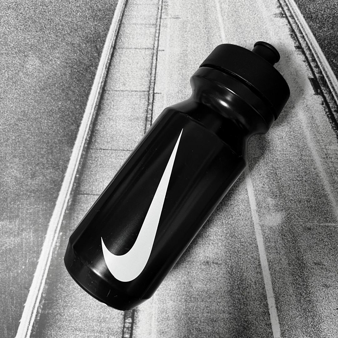 NIKE(ナイキ)の新品 NIKE ビッグマウス 2.0 ウォーターボトル 650ml スポーツ/アウトドアのランニング(その他)の商品写真