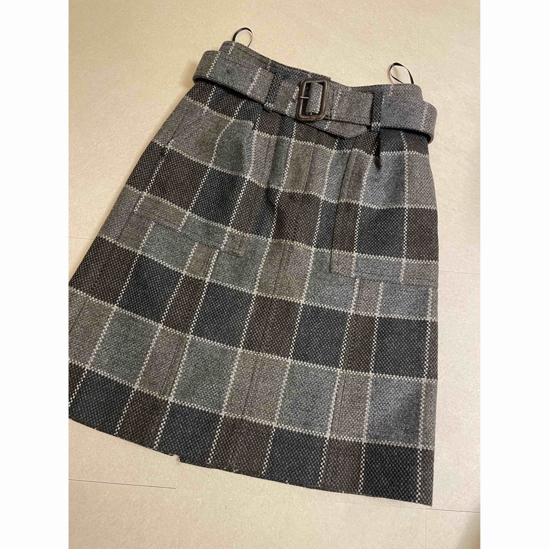 BURBERRY(バーバリー)のBURBERRY バーバリー スカート チェック 膝丈 ブラック グレー レディースのスカート(ひざ丈スカート)の商品写真