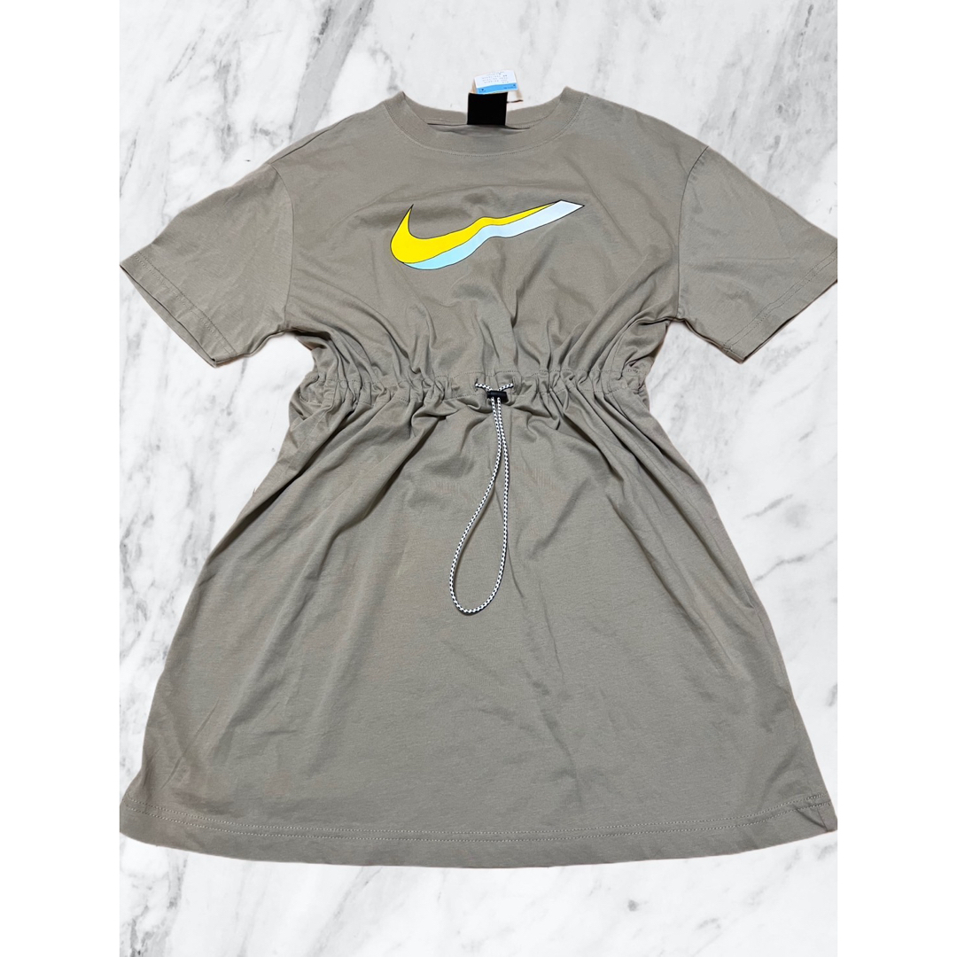 NIKE(ナイキ)の【新品タグ付き】NIKE アイコンクラッシュ シャツワンピース レディースのトップス(Tシャツ(半袖/袖なし))の商品写真