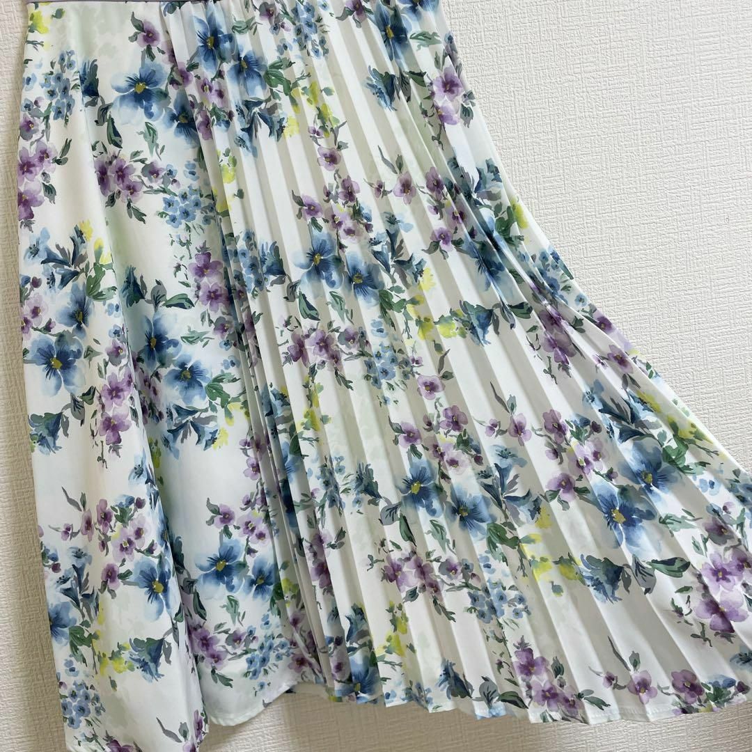 Apuweiser-riche(アプワイザーリッシェ)のアプワイザーリッシェ　プリーツスカート　花柄　ミディ丈　Ｍ　青　紫　春服 レディースのスカート(ひざ丈スカート)の商品写真