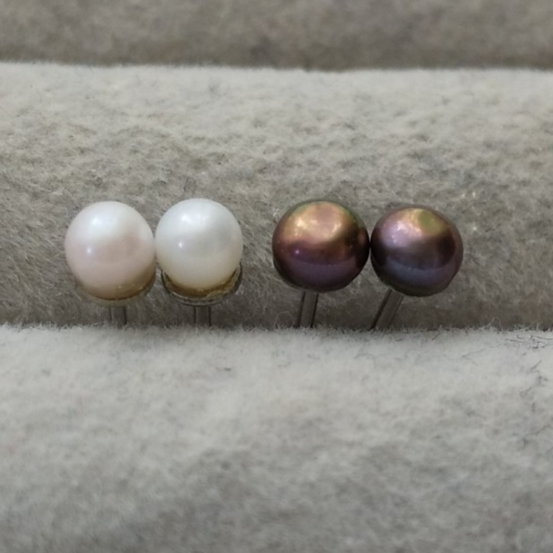 252 淡水真珠 ミニ プチ ピアス 2色セット レディースのアクセサリー(ピアス)の商品写真
