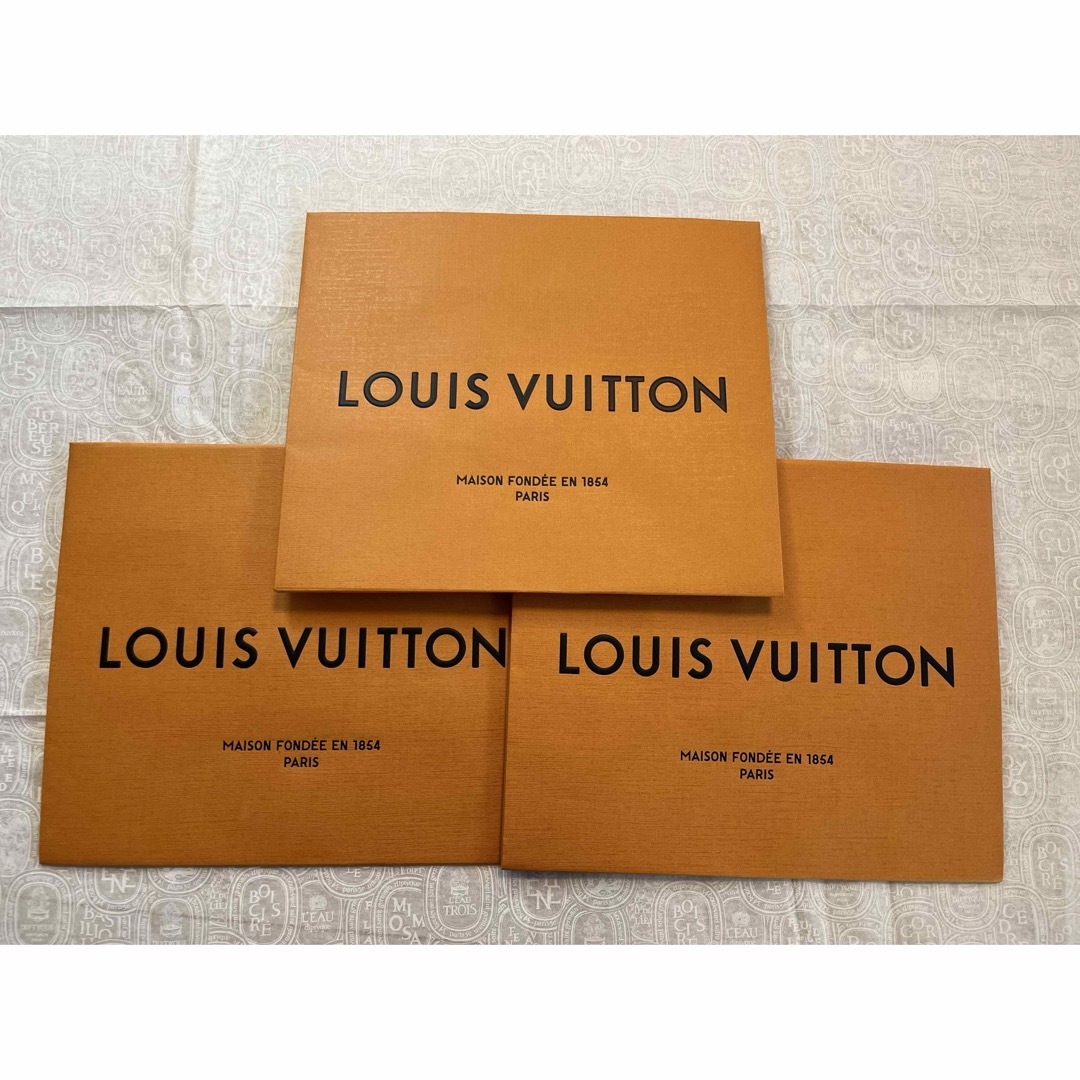 LOUIS VUITTON(ルイヴィトン)のルイ ヴィトン　ショップ袋　紙袋　3枚セット レディースのバッグ(ショップ袋)の商品写真