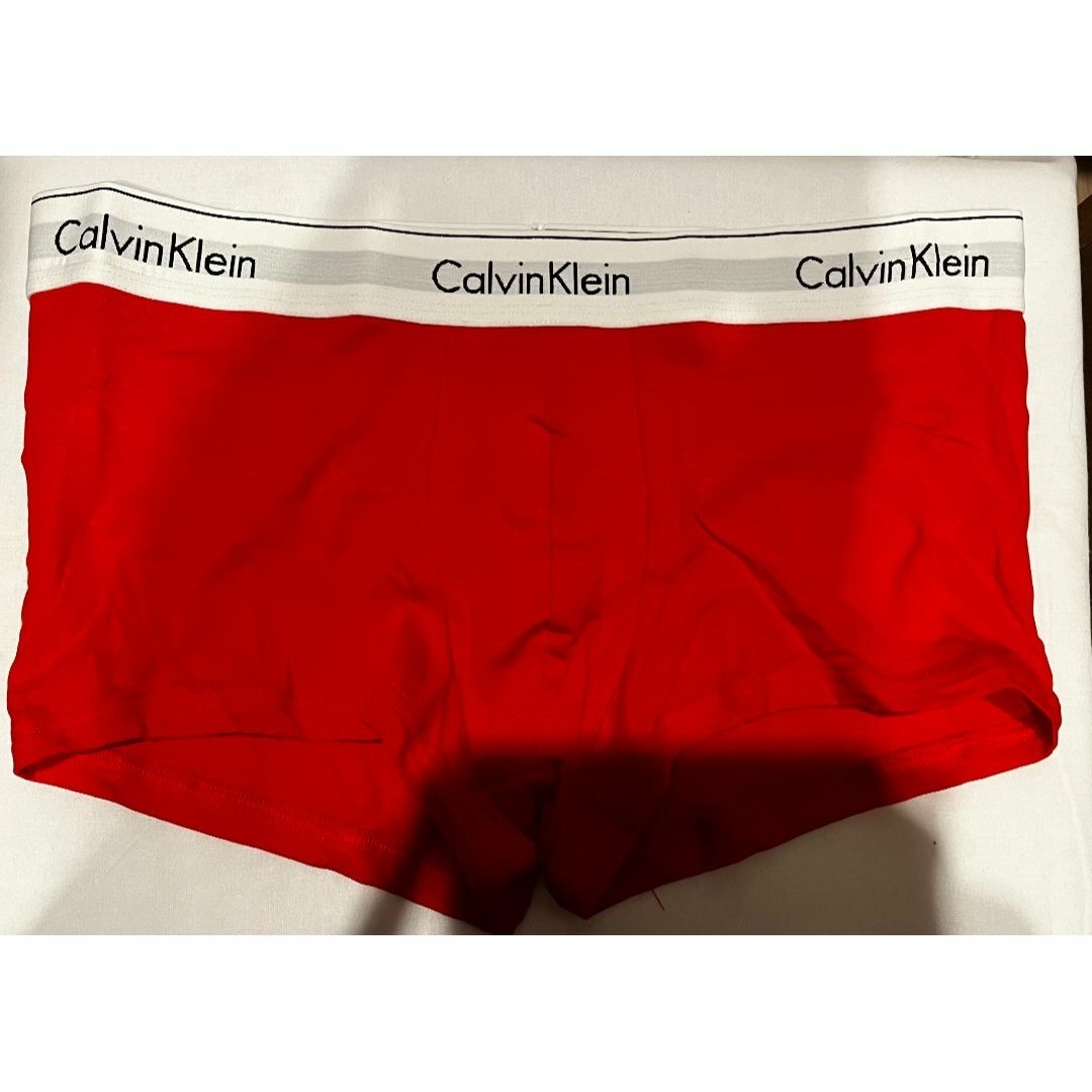 Calvin Klein(カルバンクライン)のカルバンクライン MODERN COTTON ローライズボクサー 赤 Mサイズ メンズのアンダーウェア(ボクサーパンツ)の商品写真